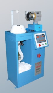 Laboratory knitting machine for dye hoses